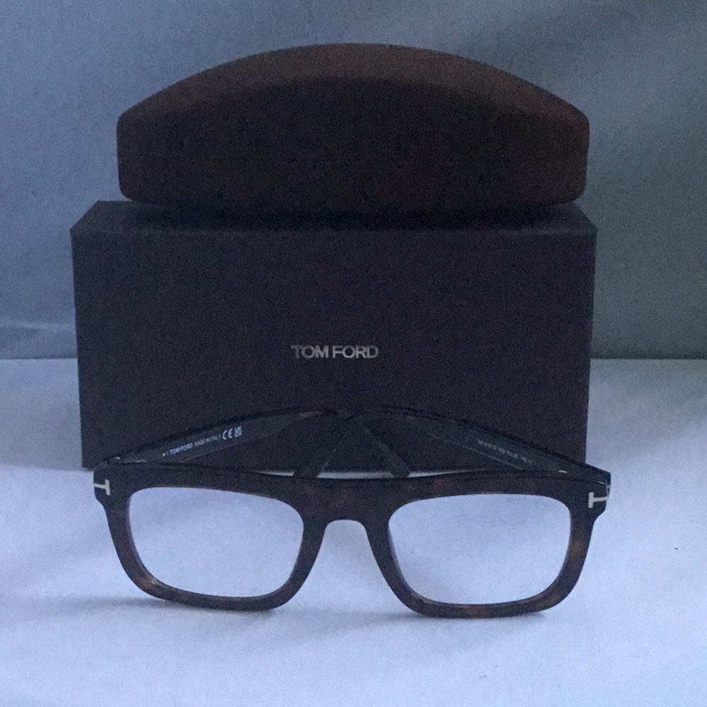 - TOM FORD GLASSES UNISEX.